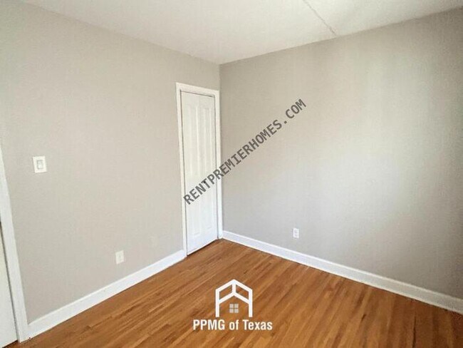 Foto del edificio - 1000 Lessel Dr