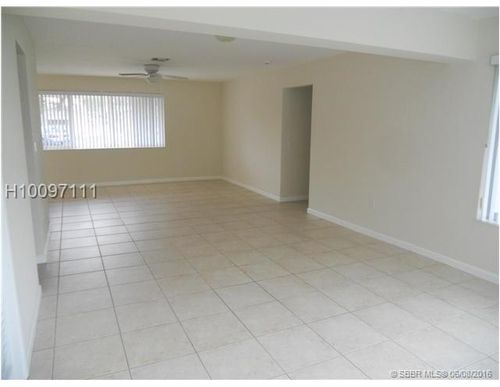 Foto del edificio - 8300 NW 13th St