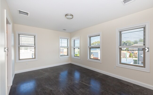 Building Photo - 39 Harvard St