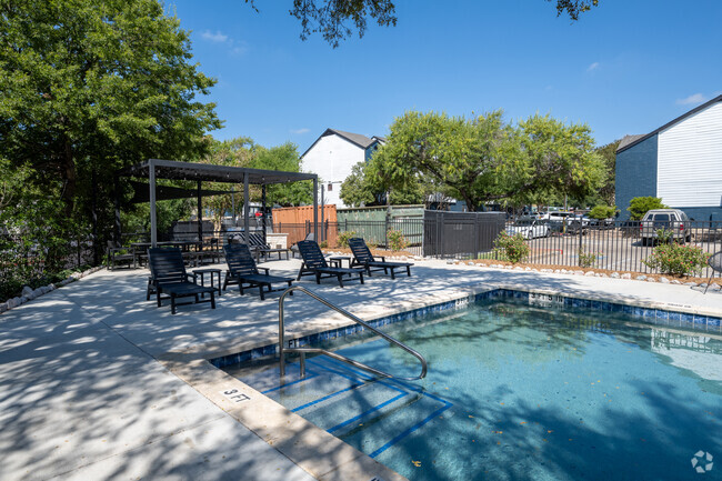 Piscina - Sage Hill Apartment Homes