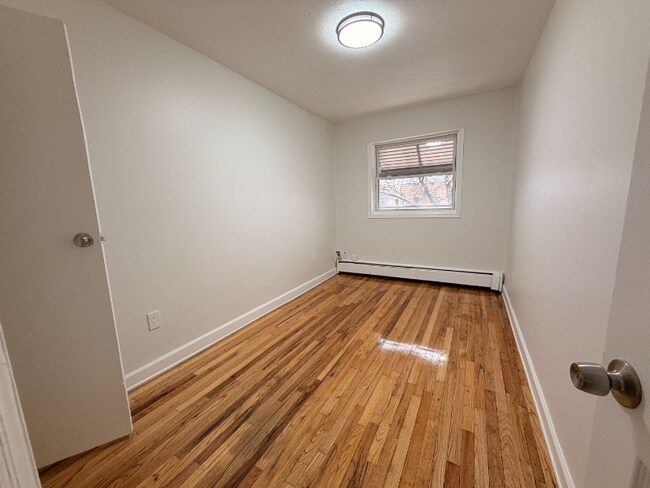 Foto del edificio - 1902 Barnes Ave