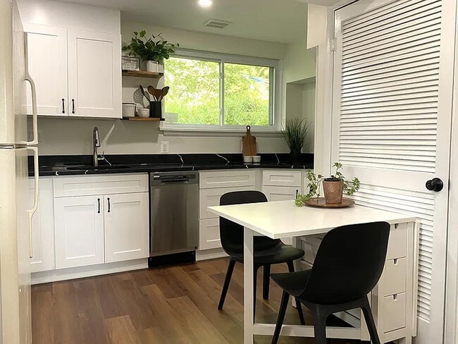 Kitchen - 14121 Bauer Dr