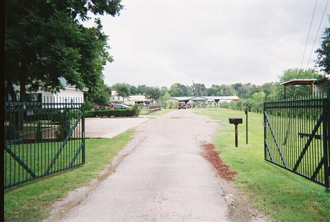 Foto del edificio - 5231 Spring Stuebner Rd