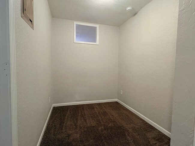 Building Photo - Cozy 1 Bedroom Apartment