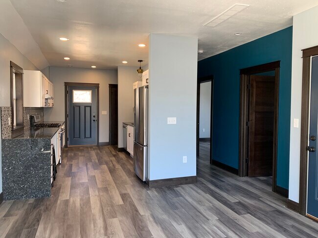 Building Photo - 619 N Barstow St