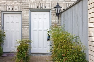 Building Photo - 290 Wilcrest Dr