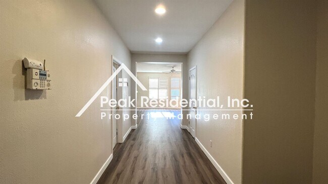 Foto del edificio - 3 br, 2 bath House - 9817 Tundra Swan Cir