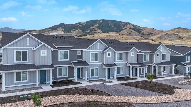 EXTERIOR | CASAS ADOSADAS DE LITTLE VALLEY - Little Valley Townhomes