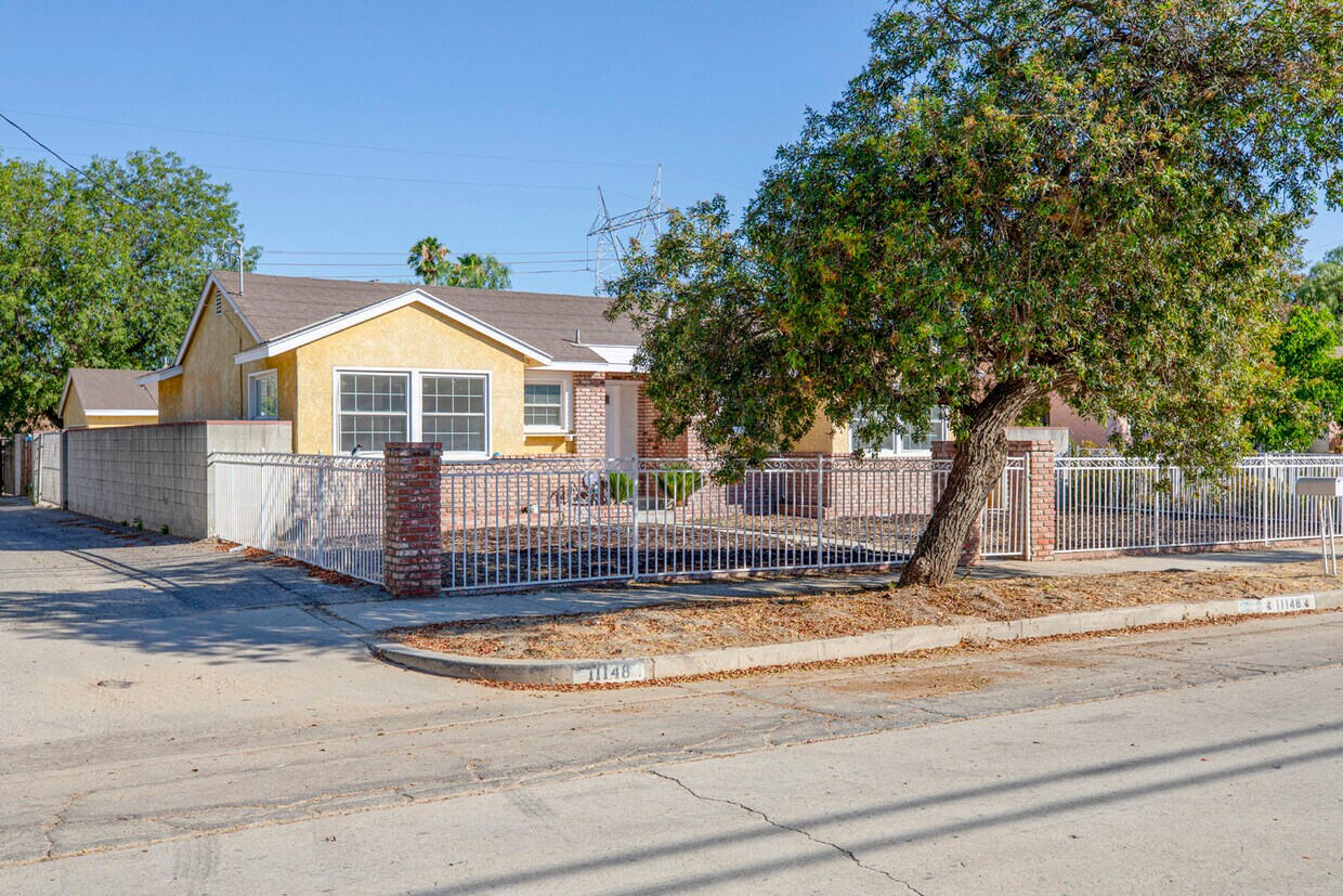 Primary Photo - 11148 Sheldon St