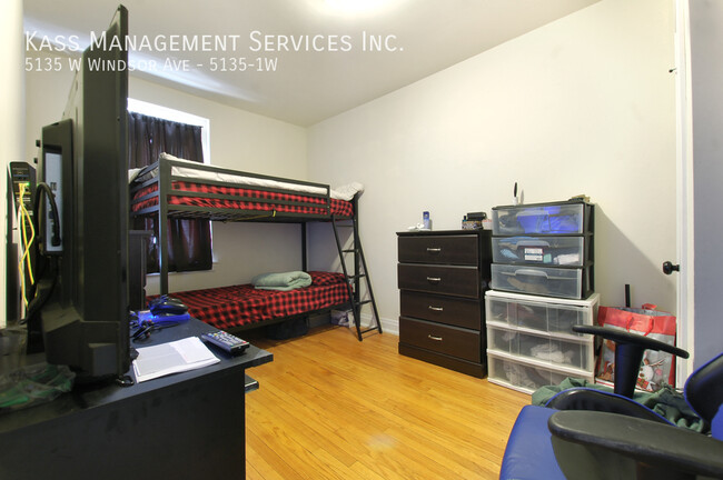 Foto del edificio - 5135 W Windsor Ave