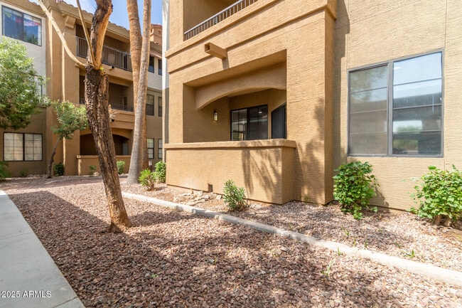 Building Photo - 5302 E Van Buren St