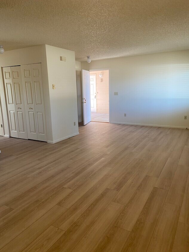 Foto principal - 631 Conifer St