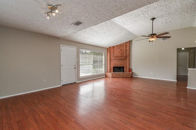 Foto del edificio - 21510 Slippery Creek Ln