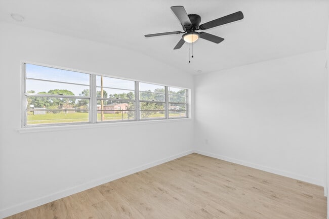 Building Photo - 1412 Crooms Ave