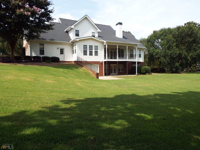 Foto del edificio - 40 Meadow Rd