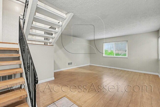 Foto del edificio - Wonderful 3 Bedroom, 2 Bath Home In Lake Elsinore!