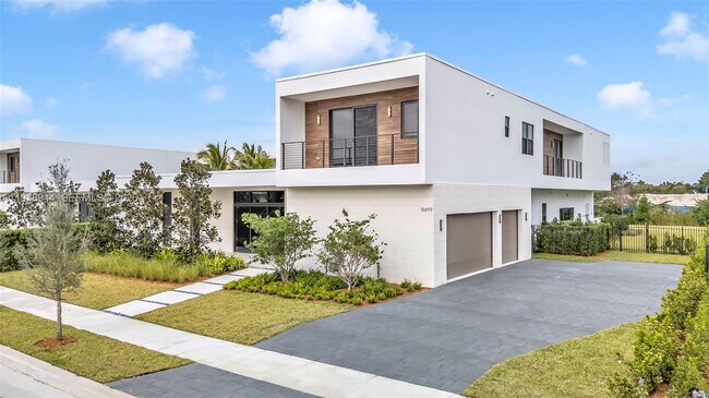 Foto del edificio - 16699 Botaniko Dr N