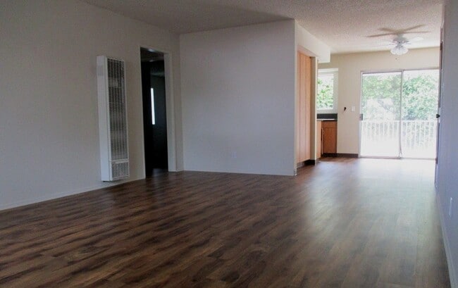 Building Photo - 417 E Badillo St