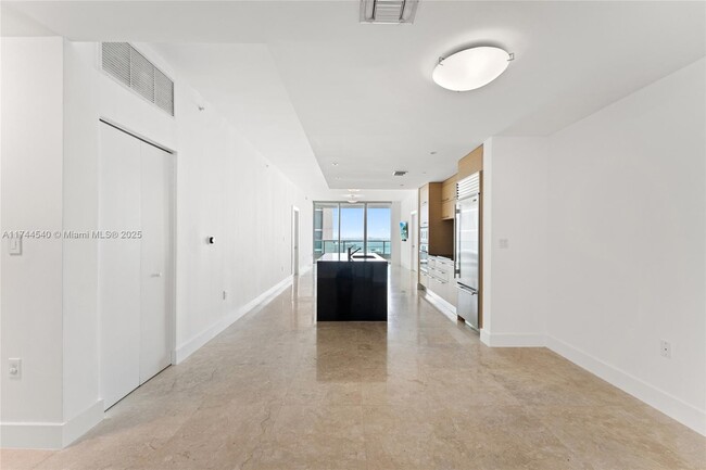 Building Photo - 900 Biscayne Blvd