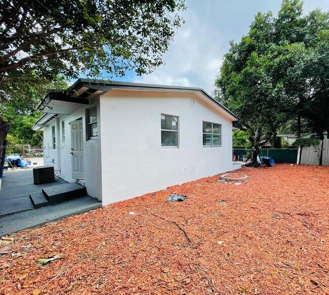 Foto del edificio - 5916 NW 5 Ave