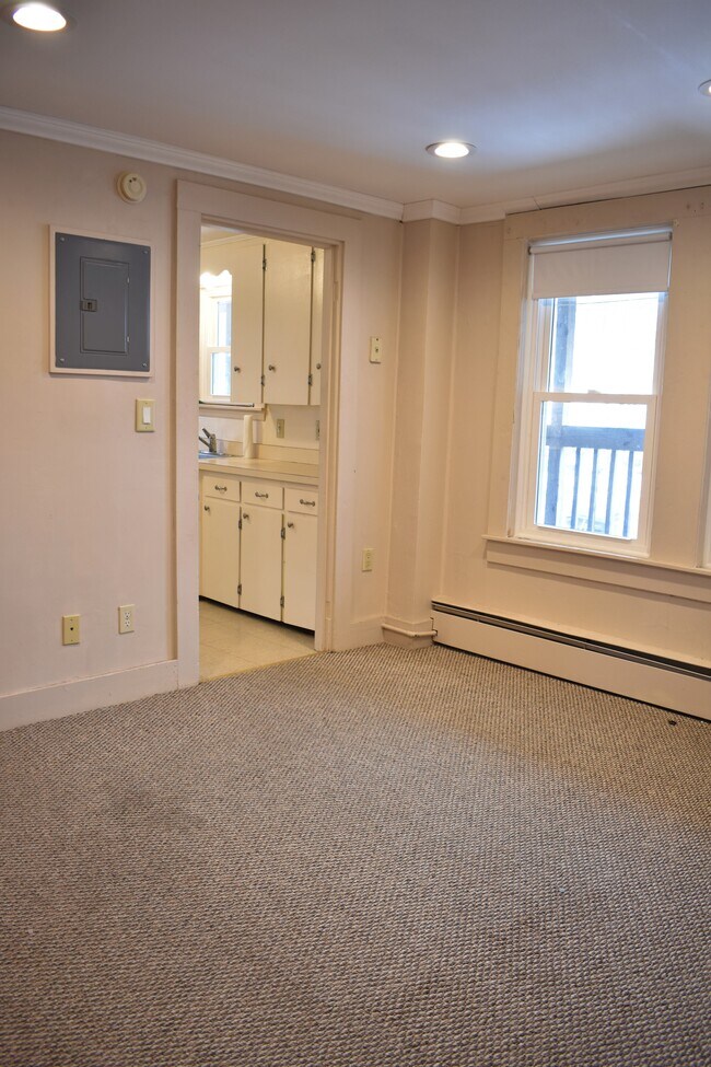 Building Photo - 64 Elm St