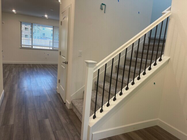 Building Photo - 572 Knightsbridge Ct