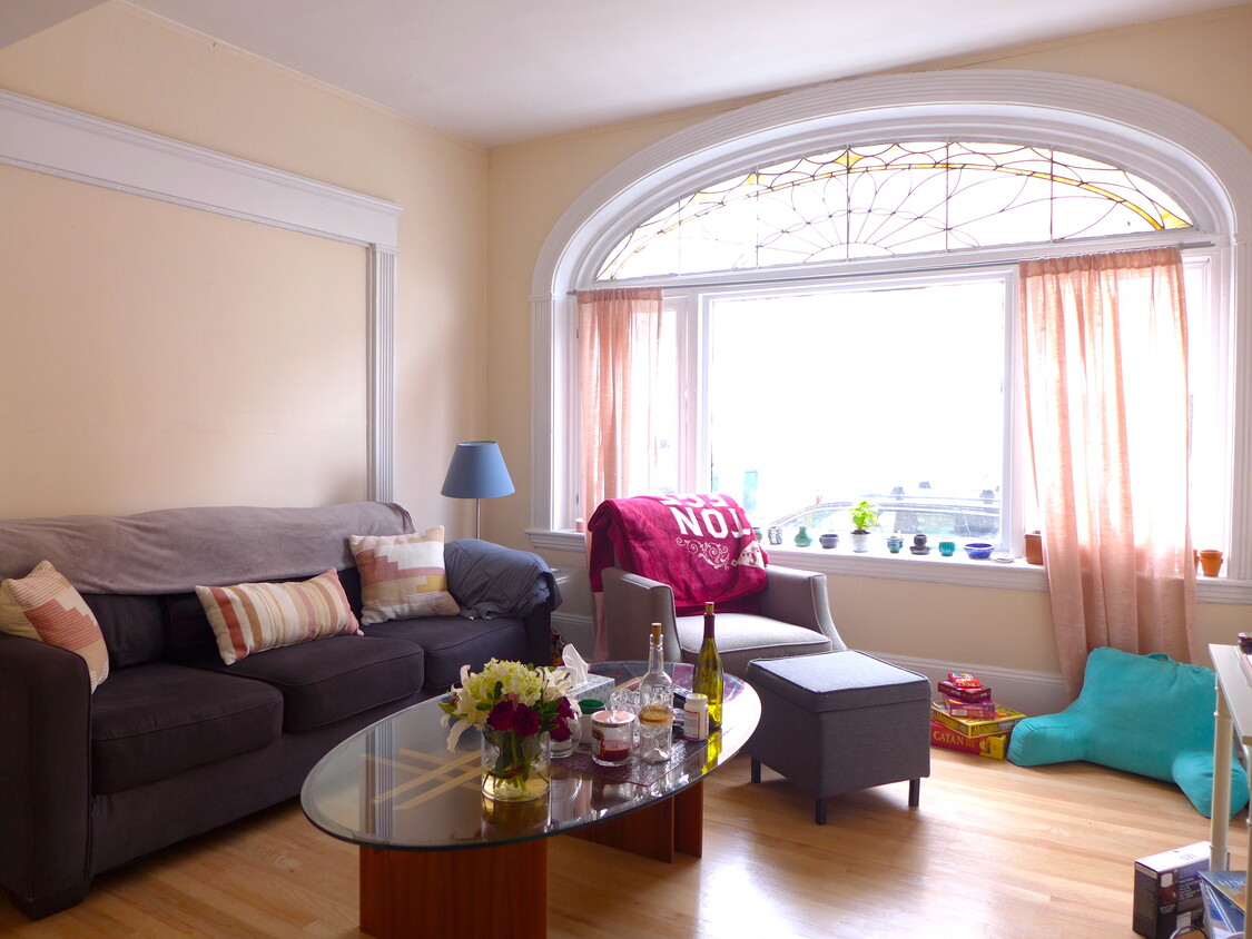 Foto principal - 156 Harvard St