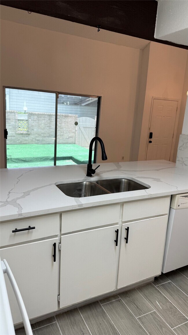 Building Photo - 12922 Wirevine Ln