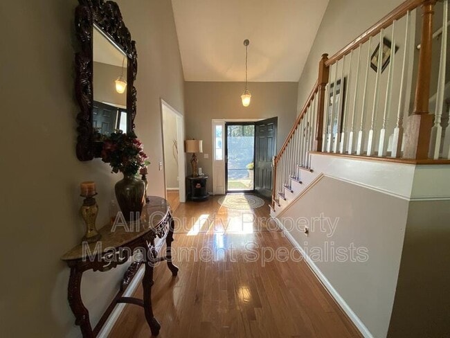 Building Photo - 103 Long Needle Rd