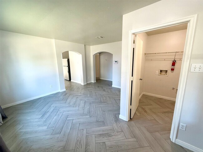 Building Photo - 10811 Tallow Briar Ln