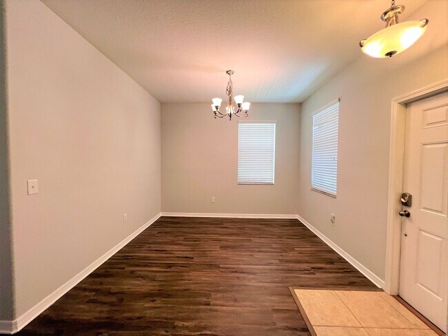 Building Photo - GORGEOUS SINGLE FAMILY HOME!