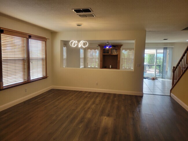 Foto del edificio - 4549 Rosecliff Cir