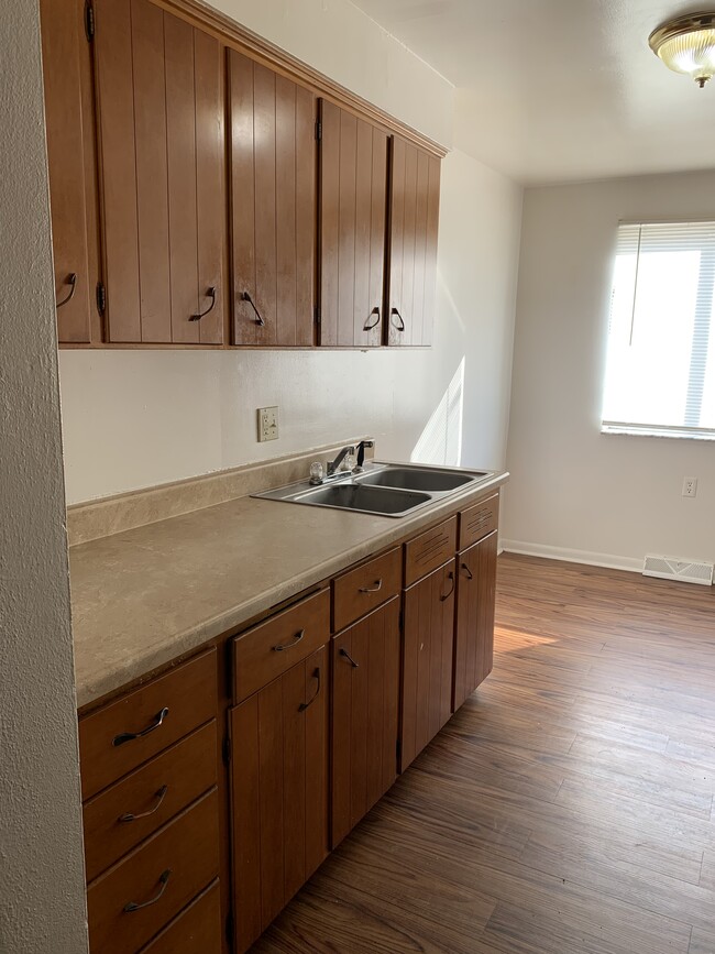 Building Photo - 2902 N Rockwood Dr