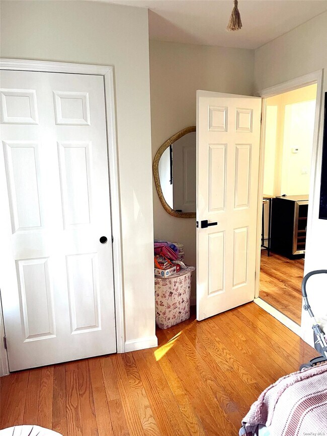 Building Photo - 181-13 64th Ave