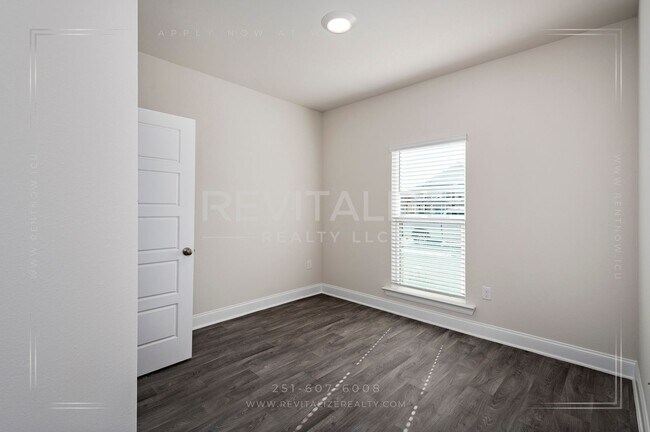Foto del edificio - COMING SOON Newly Built 4 Bed 2 Bath Craftsman Home in Spanish Fort with Deck