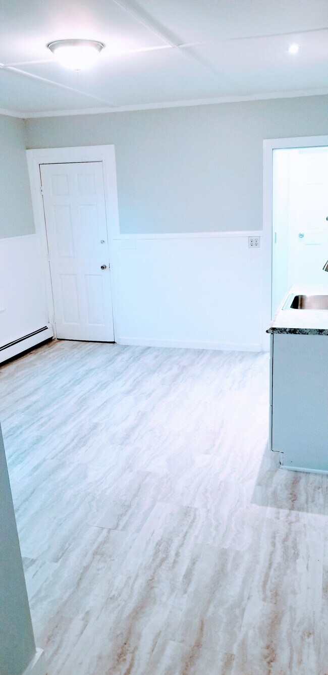 93 Hollingsworth St, Lynn, MA 01902 Townhome Rentals in Lynn MA