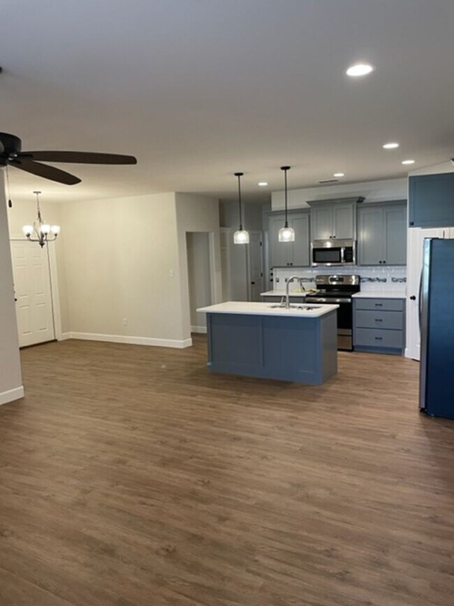 Foto del edificio - 7337 Mountain View Rd