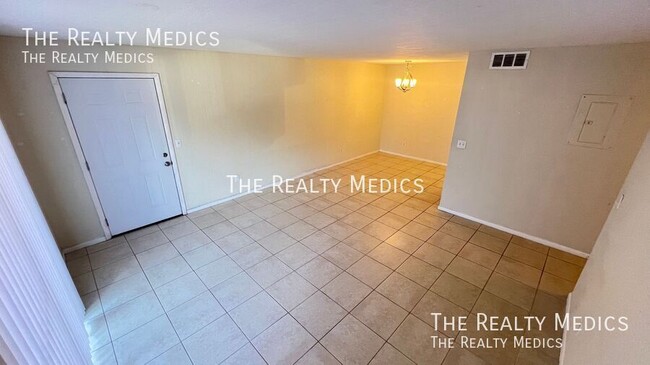 Building Photo - 2130 Forest Knoll Dr NE