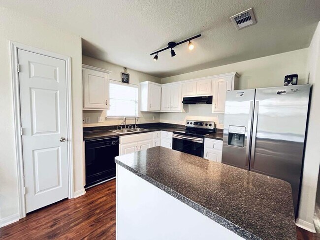 Foto del edificio - 7215 Sunrise Hill Ln