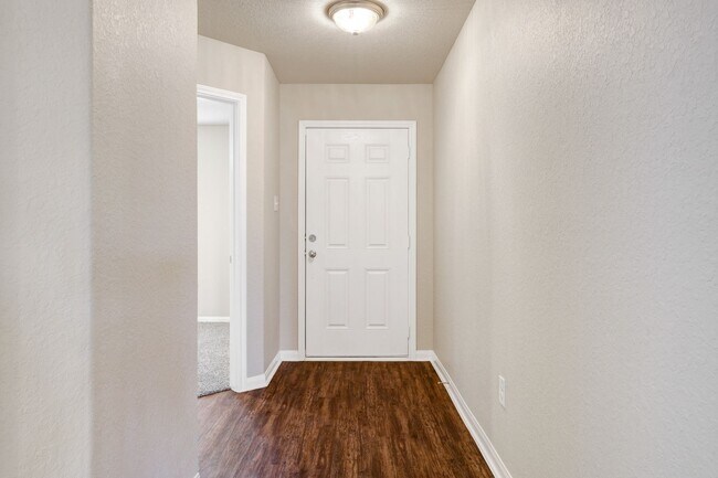 Building Photo - ***MOVE-IN SPECIAL: ONE WEEK FREE***Modern Single-Story Retreat with 3 Bedrooms, Open Layout, and...