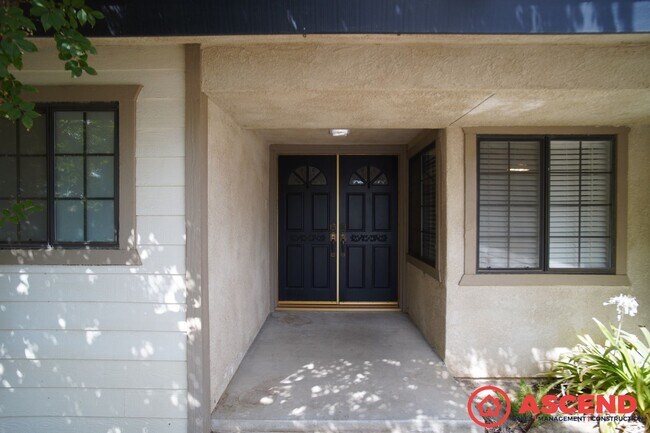 Building Photo - Gorgeous Northwest Bakersfield Home with H...
