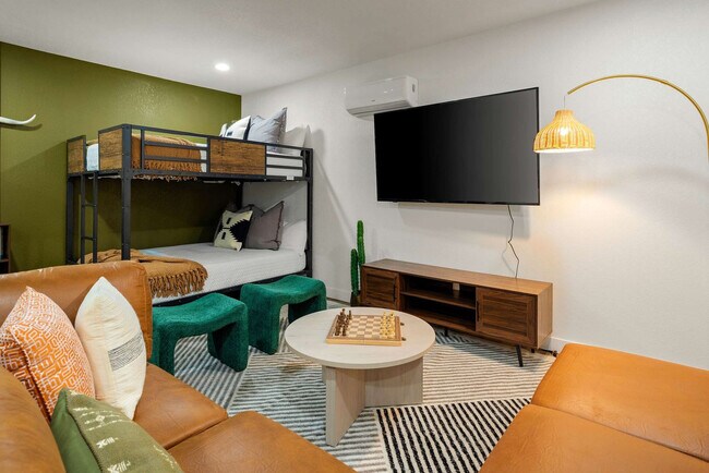 Building Photo - 4936 E Sharon Dr