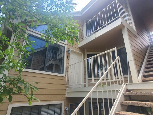 Foto del edificio - 2B / 2B Condo with Loft and Garage Availab...
