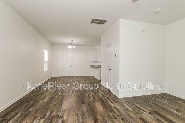 Building Photo - 828 Graylyn Dr