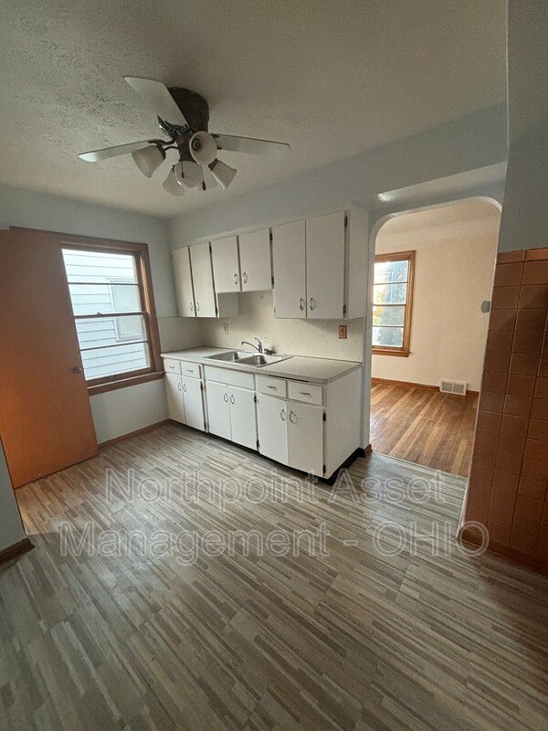Building Photo - 21270 Goller Ave