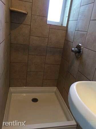 Building Photo - 1815 Centre St