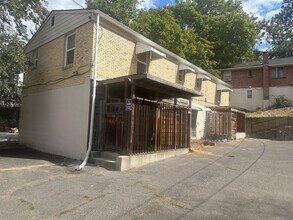 Building Photo - 808 W 11th Ave