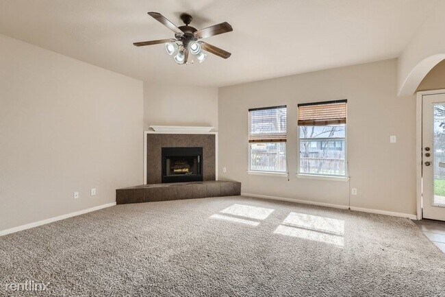 Building Photo - 4 br, 2 bath House - 1000 Oak Ridge UNIT