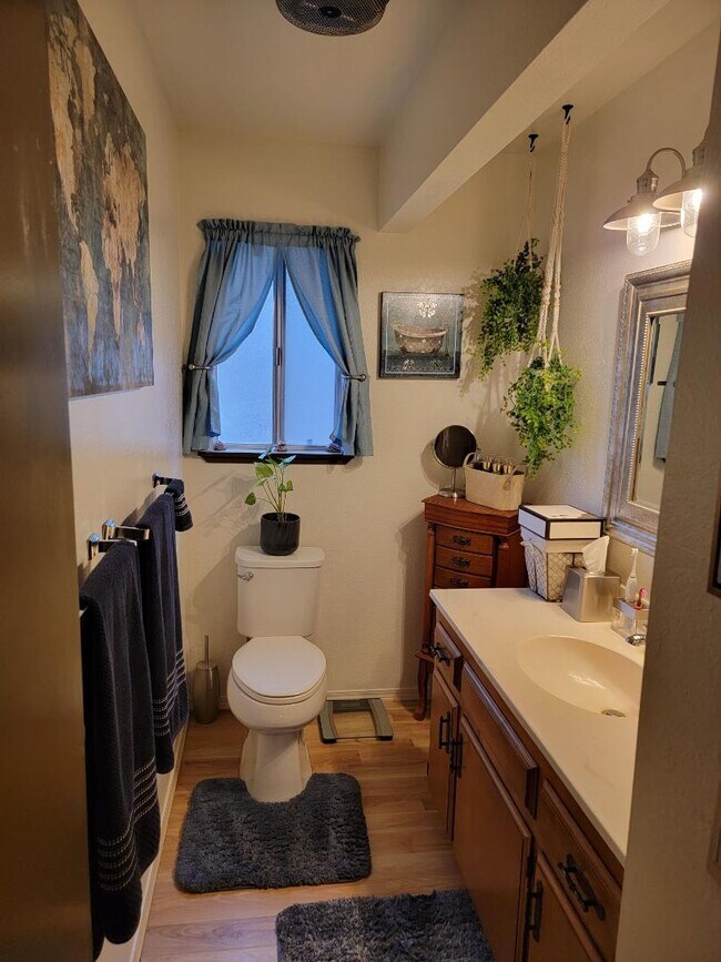 Building Photo - 922 Berne Dr