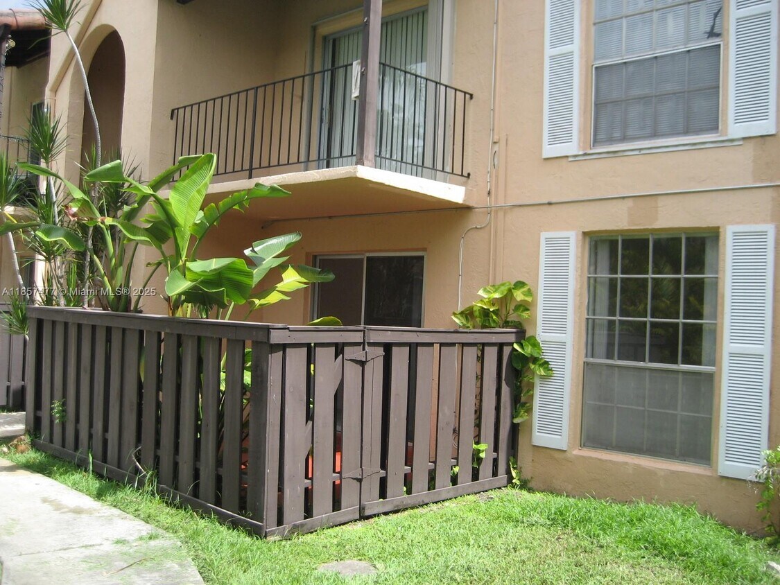 Foto principal - 10748 N Kendall Dr